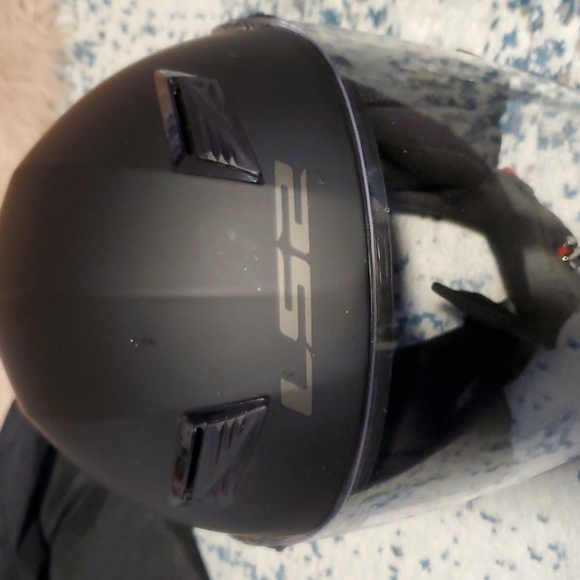 LS2 Helmut - Picture 2 of 14